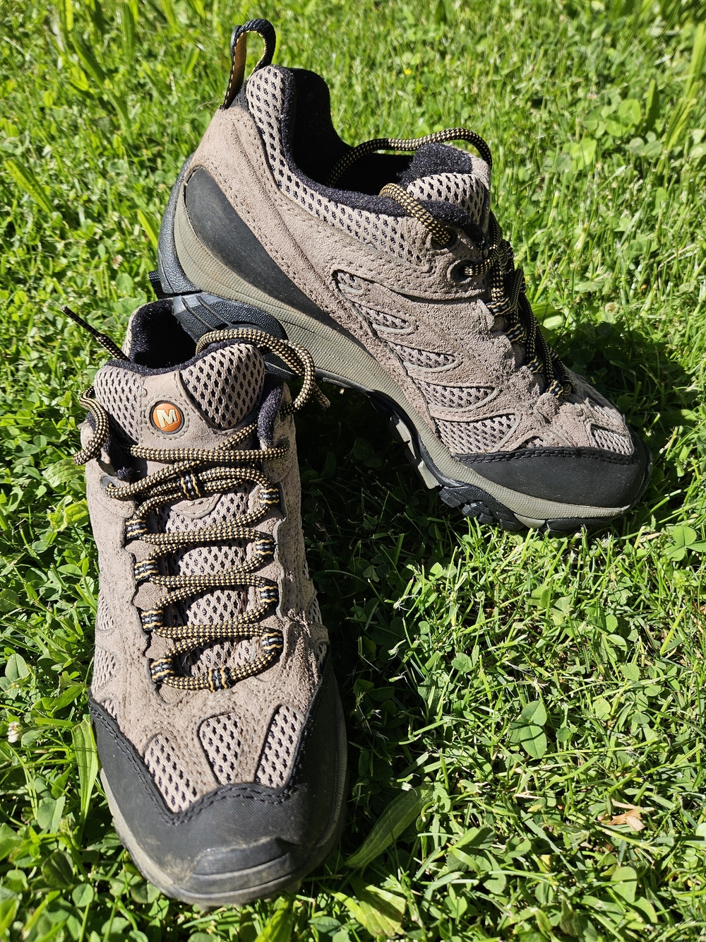 Merrell Womens Size 8 Tan and Black Trail Hiking Shoes